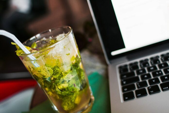 This healthy glass of Virgin Mojito contains tangy lime and fresh mint leaves.