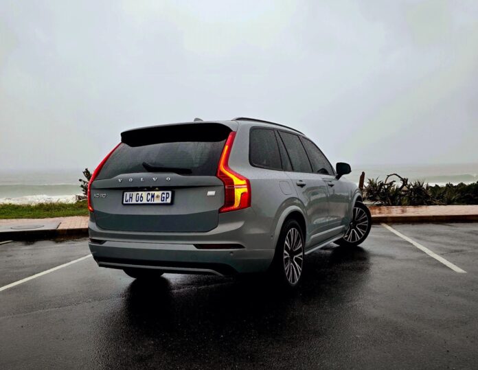 Upcoming South african motoring journalist Prashirwin Naidu reviews took the Volvo XC90 on test drive.