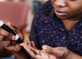 SA diabetes crisis: A turning point Summit in Johannesburg aims to change the game A woman performing a finger-prick blood glucose test.