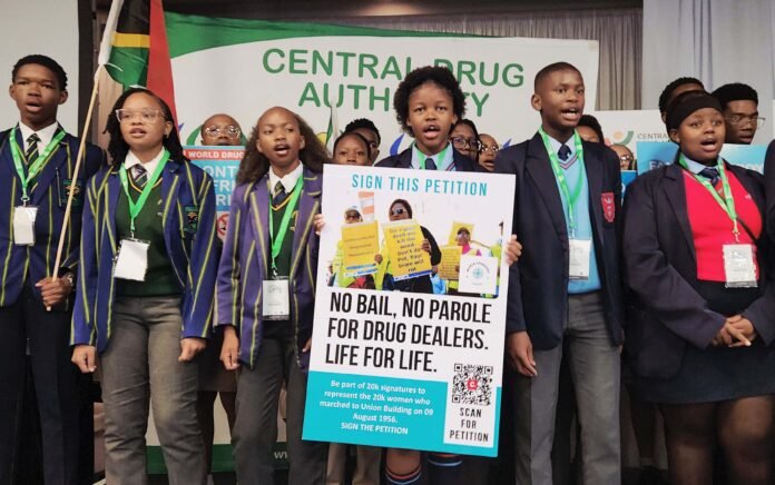 Students at CDA summit hold 