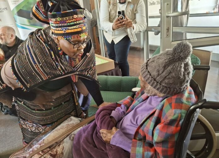 Minister Sisisi Tolashe warmly speaks to an elderly woman at Huis John Vorster Old Age Home in Komani.