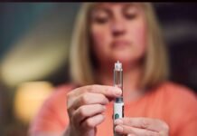 The truth about Ozempic in South Africa: cost, side effects and the weight-loss drug everyone is talking about Close-up of a woman's hands holding a clear Ozempic-style injection pen for weight loss treatment.