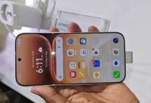 HONOR 600 vs 600 Pro: One costs R5 000 more — but is it worth it in South Africa? Hand holding HONOR 600 smartphone displaying home screen at Gallagher Convention Centre Midrand launch