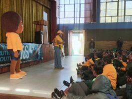 Social Development’s KeMo the mascot tells Leondale learners: Lead your future, reject drugs KeMo mascot addresses Grade 7 and 8 learners during a drug awareness session at Laerskool Leondale.