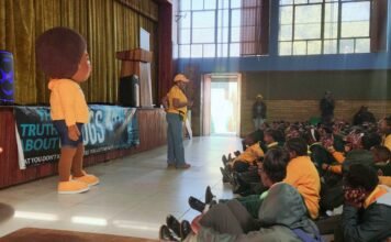 Social Development’s KeMo the mascot tells Leondale learners: Lead your future, reject drugs KeMo mascot addresses Grade 7 and 8 learners during a drug awareness session at Leondale Hoërskool.