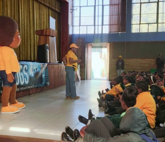 Social Development’s KeMo the mascot tells Leondale learners: Lead your future, reject drugs KeMo mascot addresses Grade 7 and 8 learners during a drug awareness session at Leondale Hoërskool.
