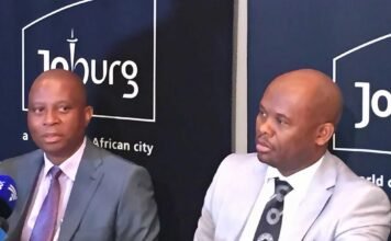 Shadrack Sibiya bail hearing: Former Mashaba acquaintance remanded to maximum-security Kgosi Mampuru over flight risk Herman Mashaba and Shadrack Sibiya at a City of Johannesburg media briefing