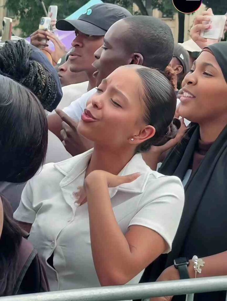 Fan Sings Along at Mahindra Fusion Fest at Wits